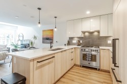 6-237 Ridgeway Avenue  North Vancouver, BC V7L 0H6