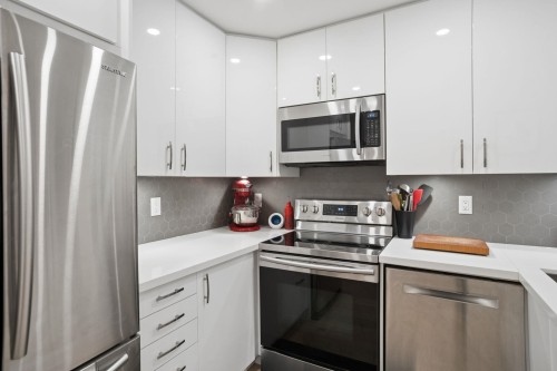 101-1099 Broadway E, Vancouver, BC 