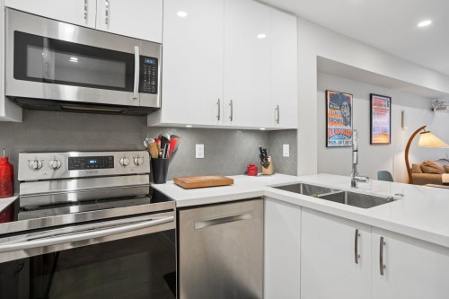 101-1099 Broadway E, Vancouver, BC 