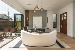 2-2684 Oxford Street  Vancouver, BC V5K 1N3