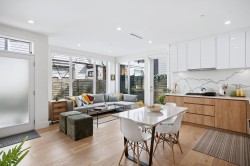 4419 Welwyn Street  Vancouver, BC V5N 3Z3