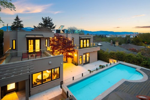 4524 1St Avenue W, Vancouver, BC 