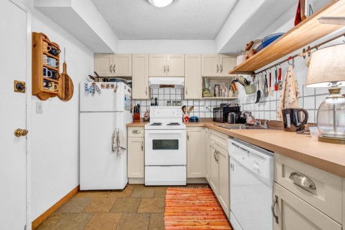 2575 3Rd Avenue W, Vancouver, BC 