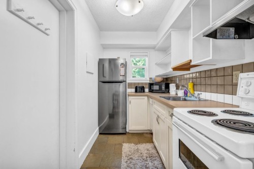 2575 3Rd Avenue W, Vancouver, BC 
