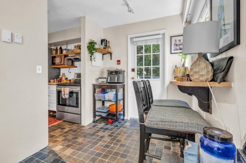 2575 3Rd Avenue W, Vancouver, BC 