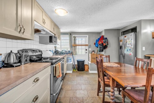 2575 3Rd Avenue W, Vancouver, BC 