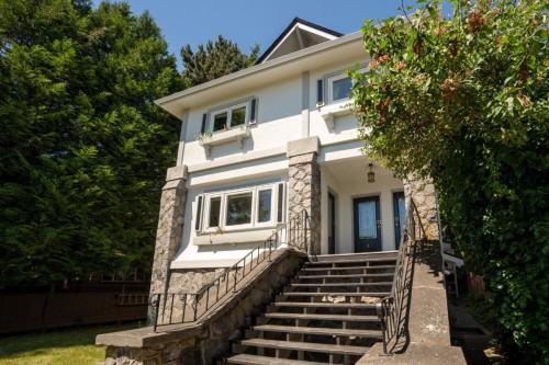 2575 3Rd Avenue W, Vancouver, BC 