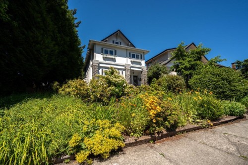 2575 3Rd Avenue W, Vancouver, BC 