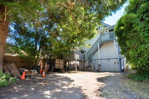2575 3Rd Avenue W, Vancouver, BC 