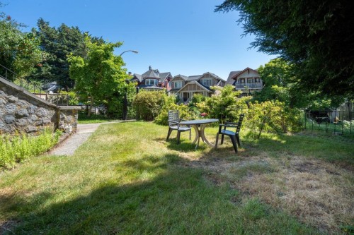 2575 3Rd Avenue W, Vancouver, BC 