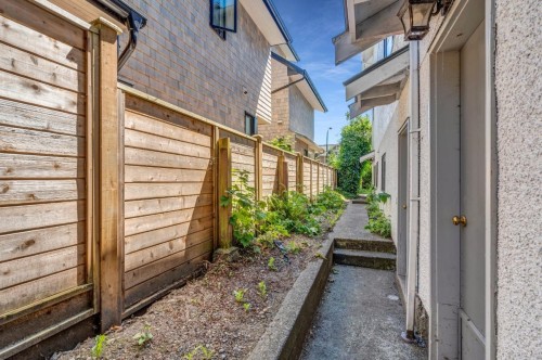 2575 3Rd Avenue W, Vancouver, BC 