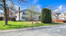 11645 195a Street Pitt Meadows, BC V3Y 1G3