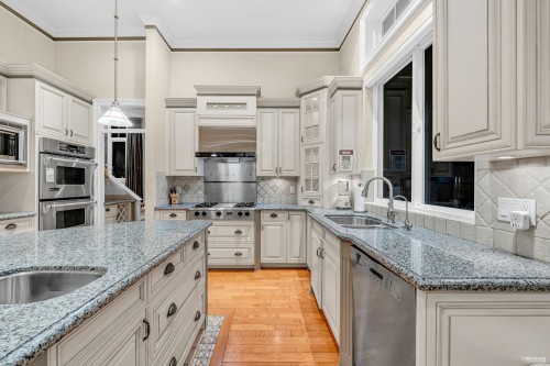 2398 Constantine Place, West Vancouver, BC 