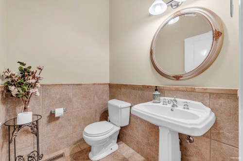 2398 Constantine Place, West Vancouver, BC 