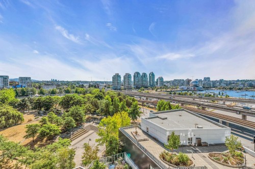 1209-688 Abbott Street  Vancouver, BC V6B 0B9