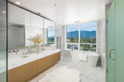 2201-1632 Lions Gate Lane, North Vancouver, BC 