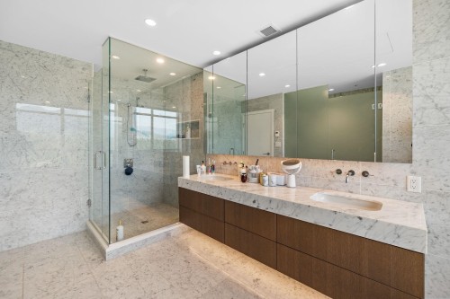 2201-1632 Lions Gate Lane, North Vancouver, BC 