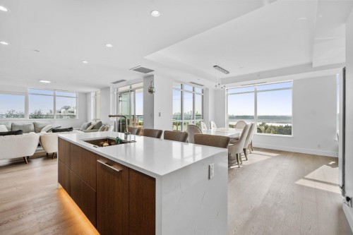 2201-1632 Lions Gate Lane, North Vancouver, BC 