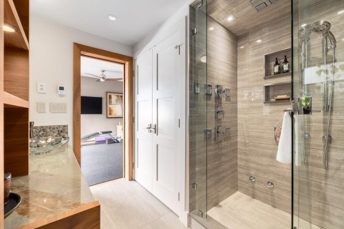 3240 1St Avenue W, Vancouver, BC 