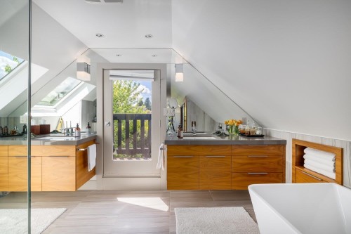 3240 1St Avenue W, Vancouver, BC 