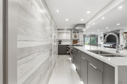 3240 1St Avenue W, Vancouver, BC 