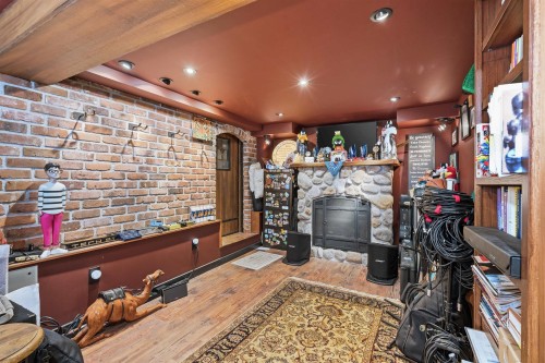 3240 1St Avenue W, Vancouver, BC 