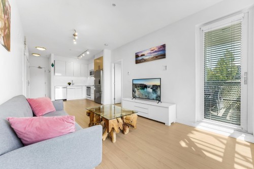 211-1621 Hamilton Avenue  North Vancouver, BC V7P 0B7