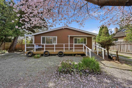 5707 Medusa Street  Sechelt, BC V0N 3A0