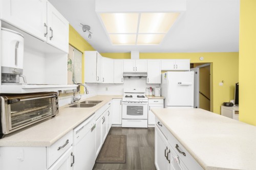 1931 Westview Drive, North Vancouver, BC 