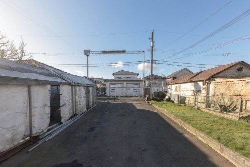 1266 King Edward Avenue E, Vancouver, BC 