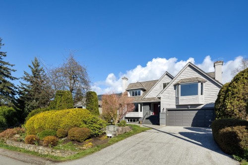 2323 Inglewood Avenue  West Vancouver, BC V7V 1Z9