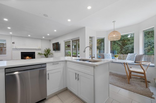 5636 Marine Drive, West Vancouver, BC 