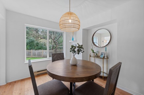 5636 Marine Drive, West Vancouver, BC 