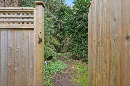 5636 Marine Drive, West Vancouver, BC 