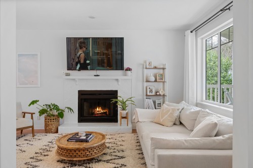 5636 Marine Drive, West Vancouver, BC 