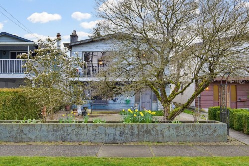 1952 Prairie Avenue  Port Coquitlam, BC V3B 1V4