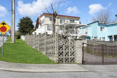 1728 Seventh Avenue  New Westminster, BC V3M 2K8