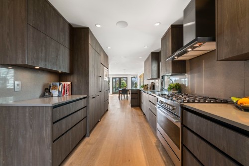 1230 Esquimalt Avenue, West Vancouver, BC 