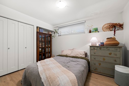 1230 Esquimalt Avenue, West Vancouver, BC 