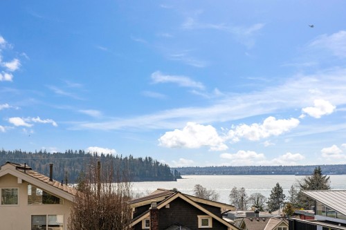 1230 Esquimalt Avenue, West Vancouver, BC 