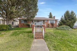 894 Invergarry Avenue Burnaby, BC V5B 4M8