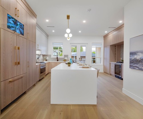 7813 18Th Avenue, Burnaby, BC 