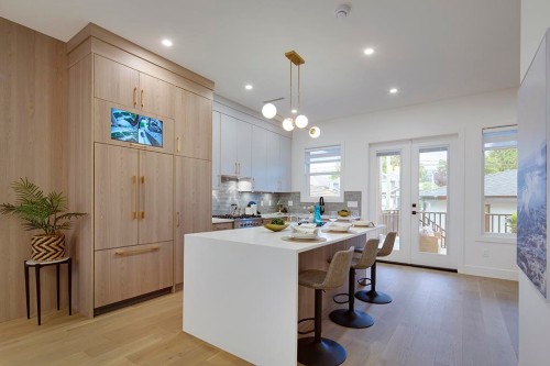 7813 18Th Avenue, Burnaby, BC 