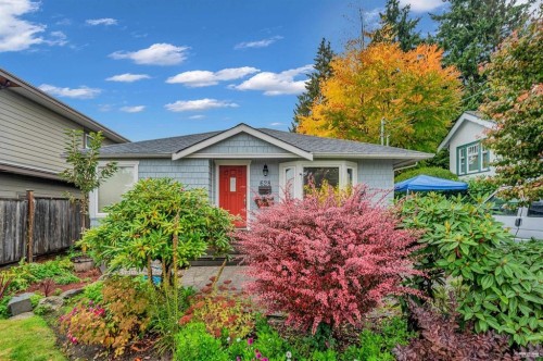 628 7Th Street E, North Vancouver, BC 