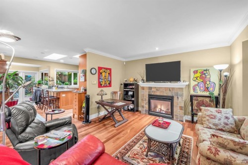 628 7Th Street E, North Vancouver, BC 