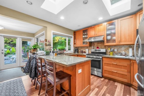 628 7Th Street E, North Vancouver, BC 