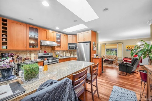 628 7Th Street E, North Vancouver, BC 