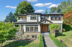 3601 Lynndale Crescent Burnaby, BC V5A 3S4