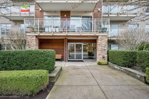 303-1033 St. George's Avenue  North Vancouver, BC V7L 3H5