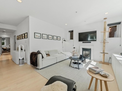 83 15Th Avenue W, Vancouver, BC 